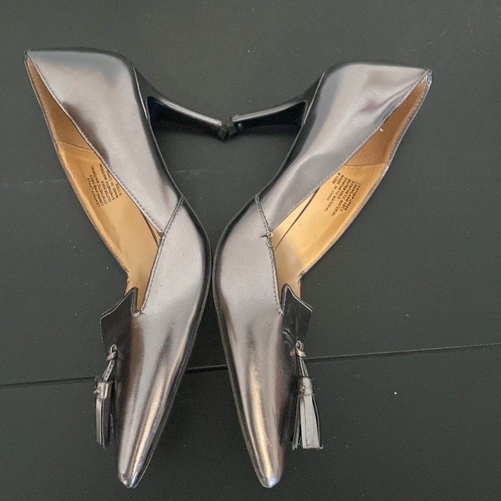 BANANA Republic Pewter Tassel Heels - Picture 6 of 15
